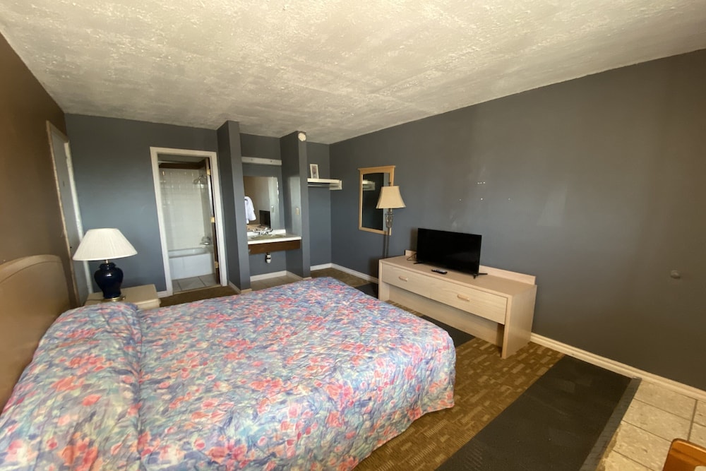 Hotel Cyril OK US-277 by OYO Rooms