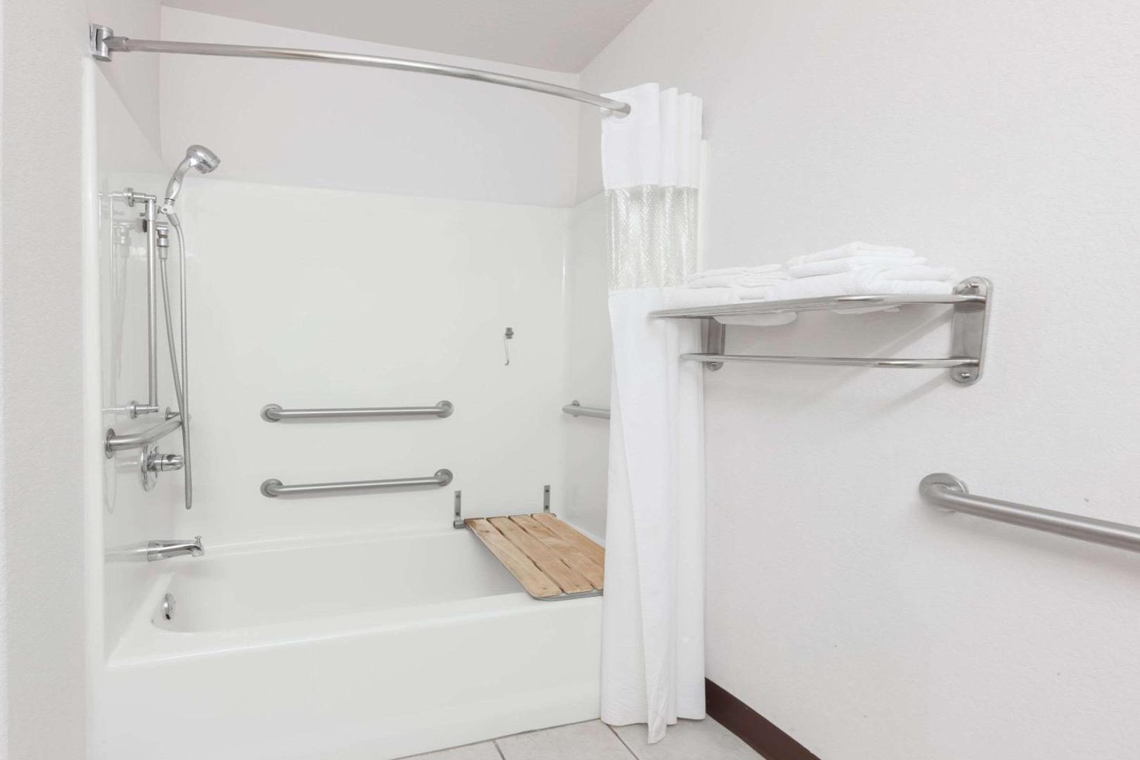 Microtel Inn & Suites by Wyndham Ardmore