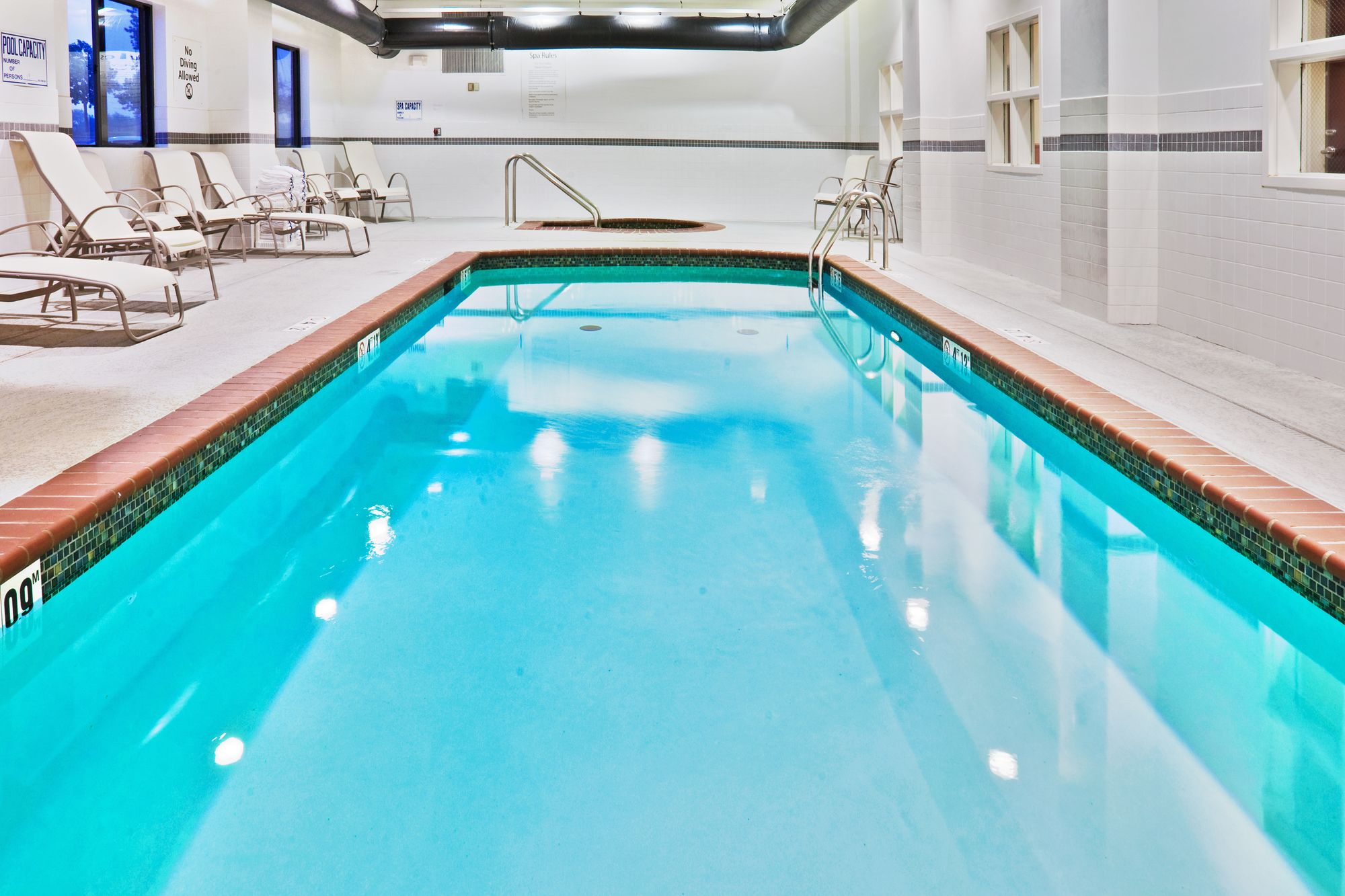 Holiday Inn Express Hotel & Suites Bartlesville