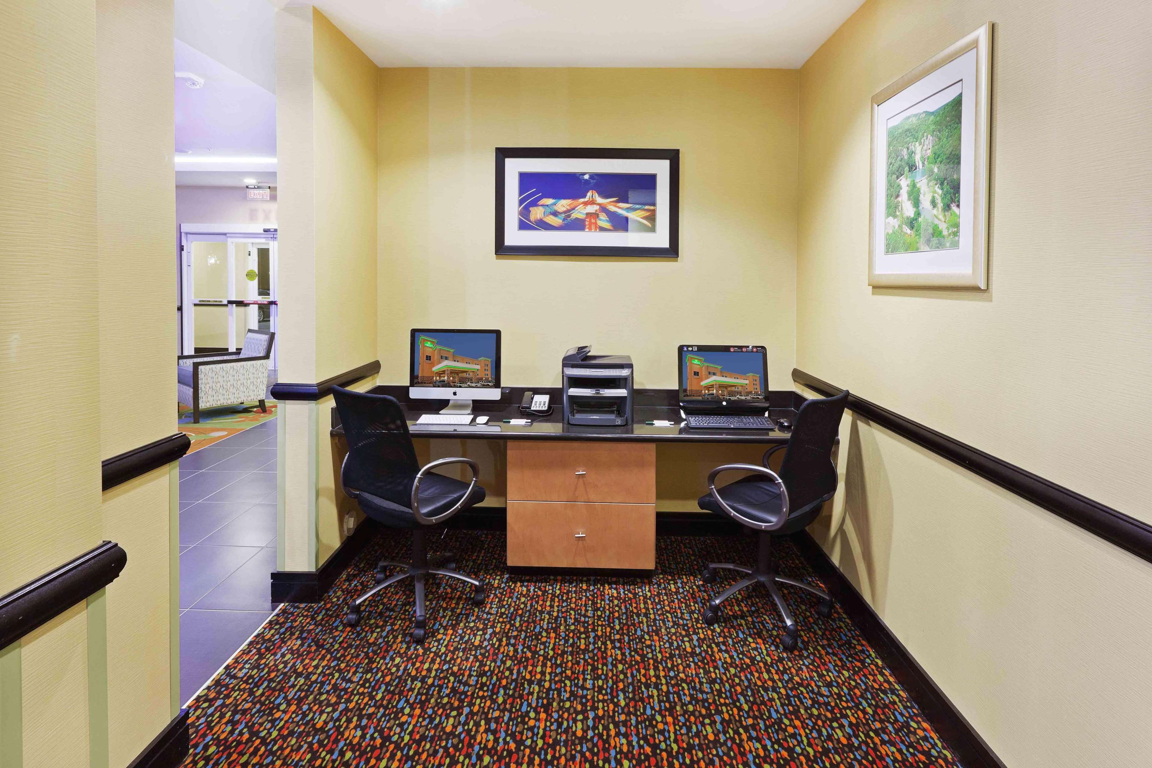 La Quinta Inn & Suites by Wyndham Tulsa - Catoosa Route 66