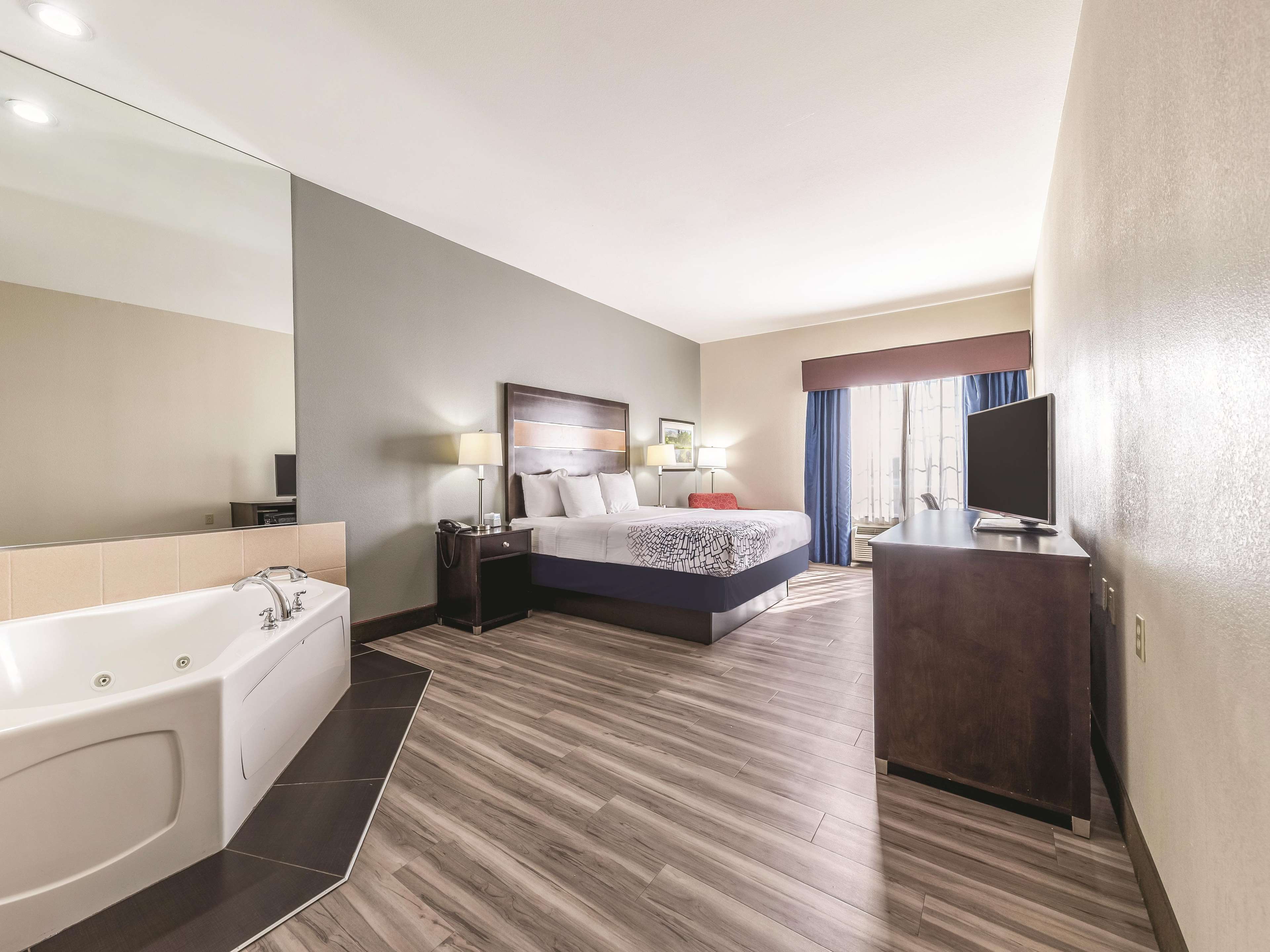 La Quinta Inn & Suites by Wyndham Tulsa - Catoosa Route 66