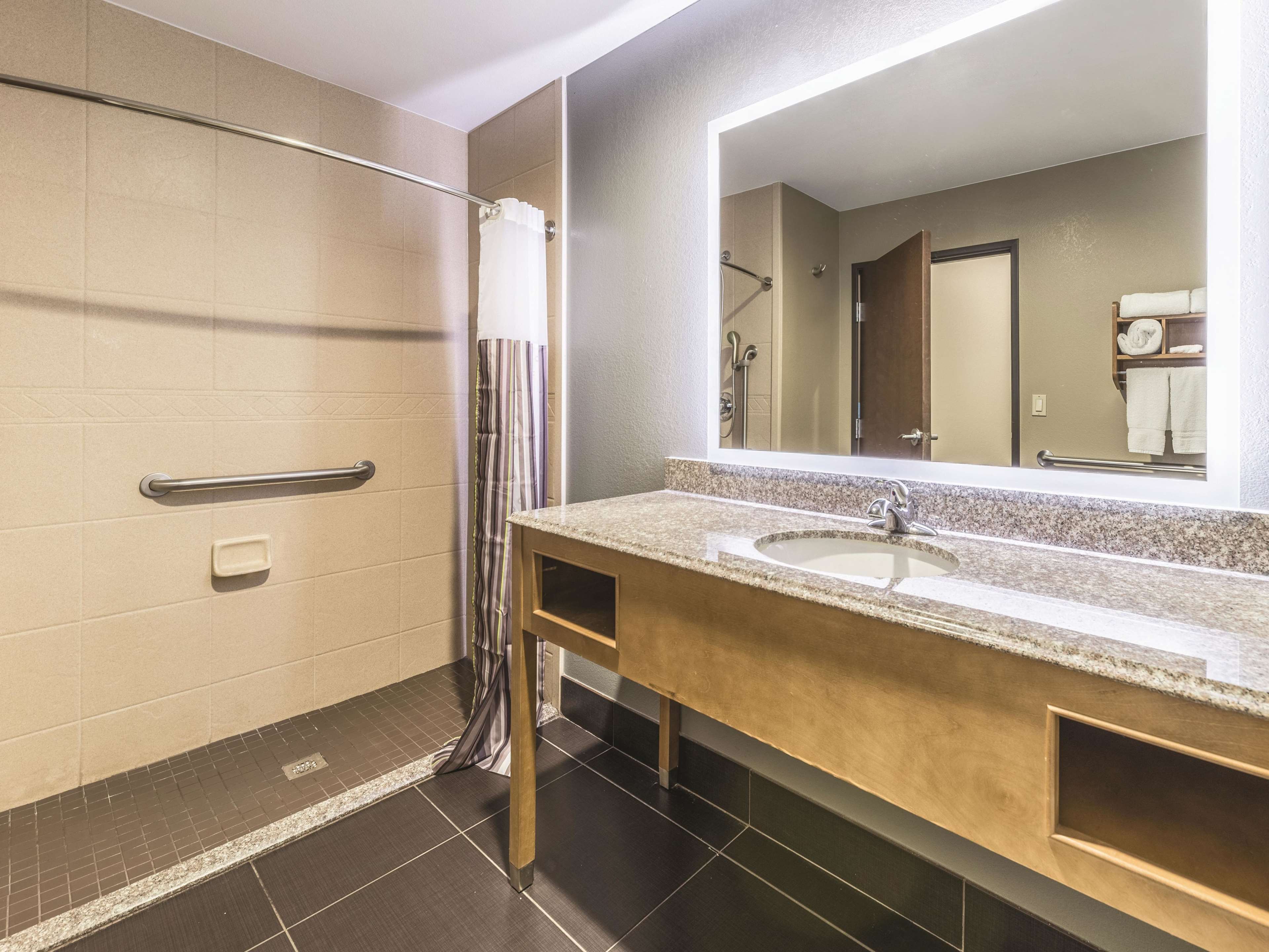 La Quinta Inn & Suites by Wyndham Tulsa - Catoosa Route 66