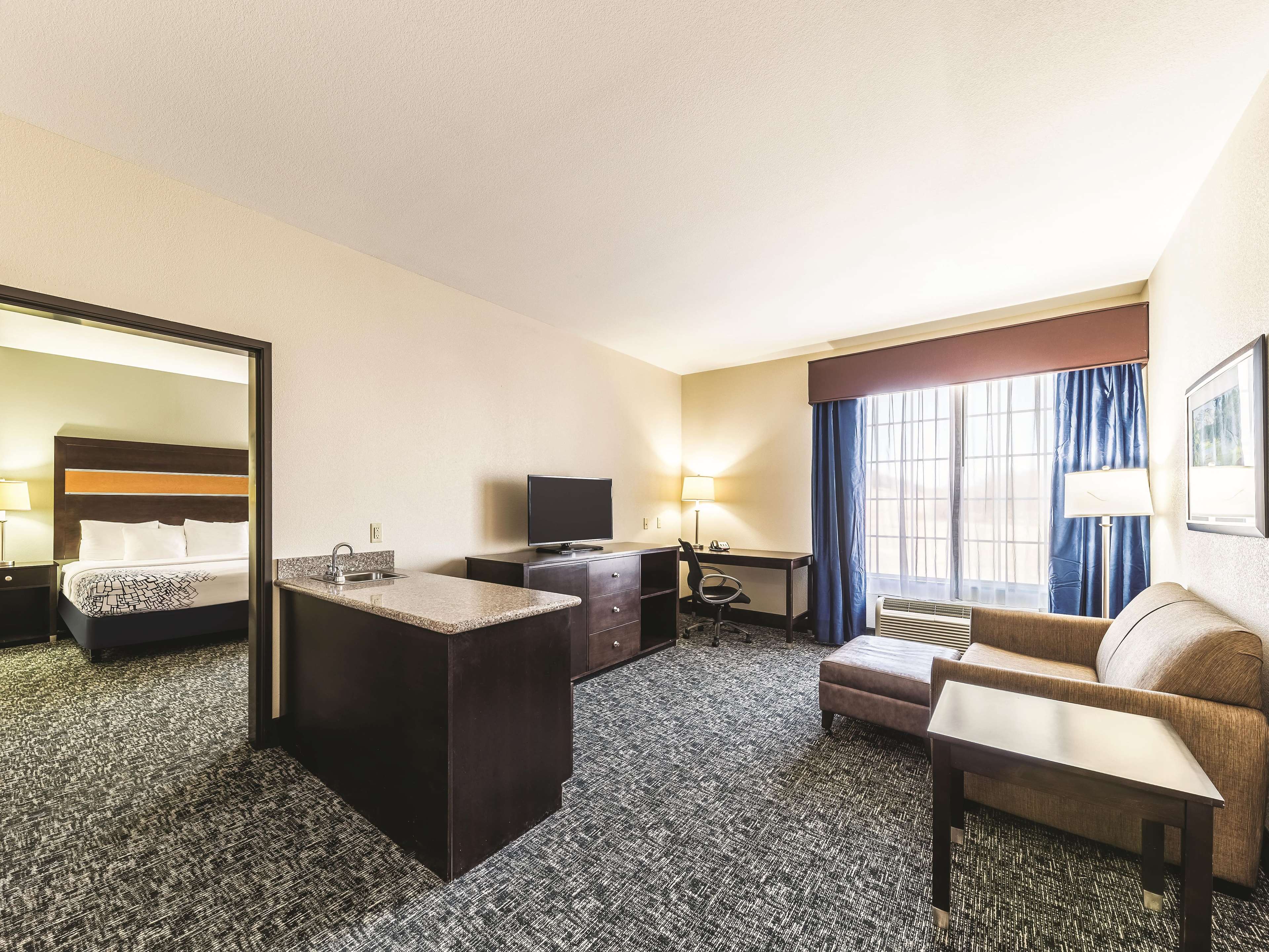 La Quinta Inn & Suites by Wyndham Tulsa - Catoosa Route 66