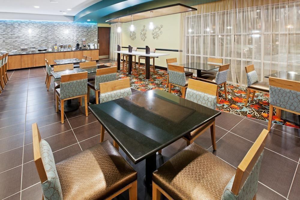 La Quinta Inn & Suites by Wyndham Tulsa - Catoosa Route 66