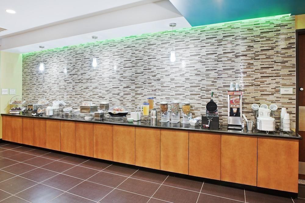 La Quinta Inn & Suites by Wyndham Tulsa - Catoosa Route 66