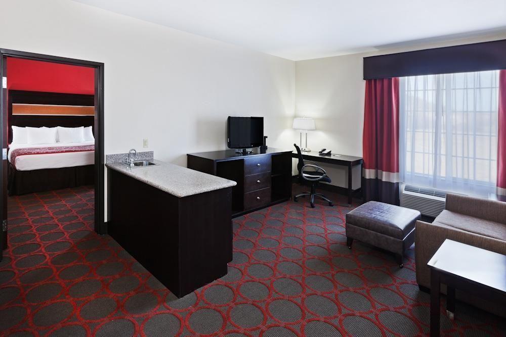 La Quinta Inn & Suites by Wyndham Tulsa - Catoosa Route 66