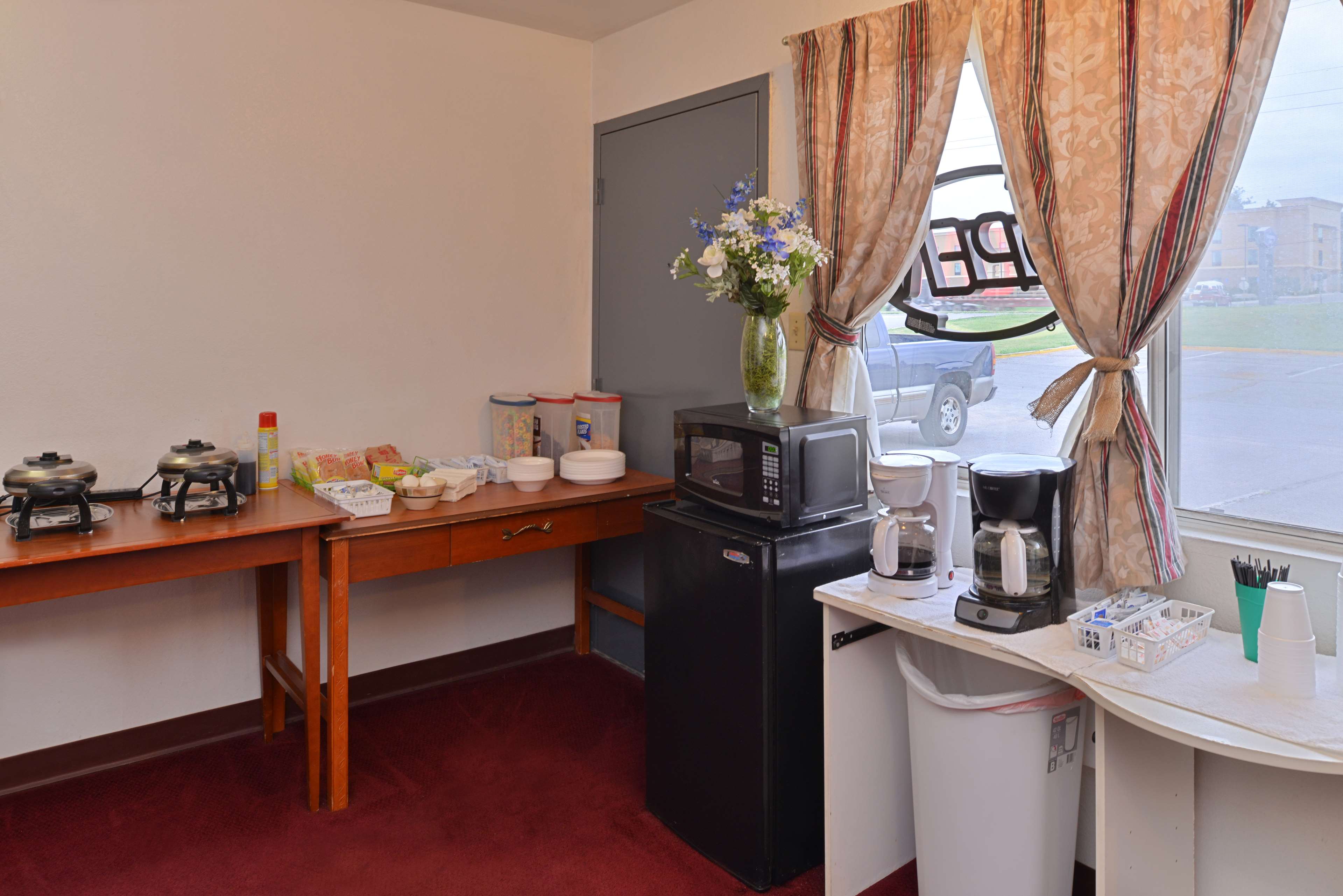 Castle Inn & Suites