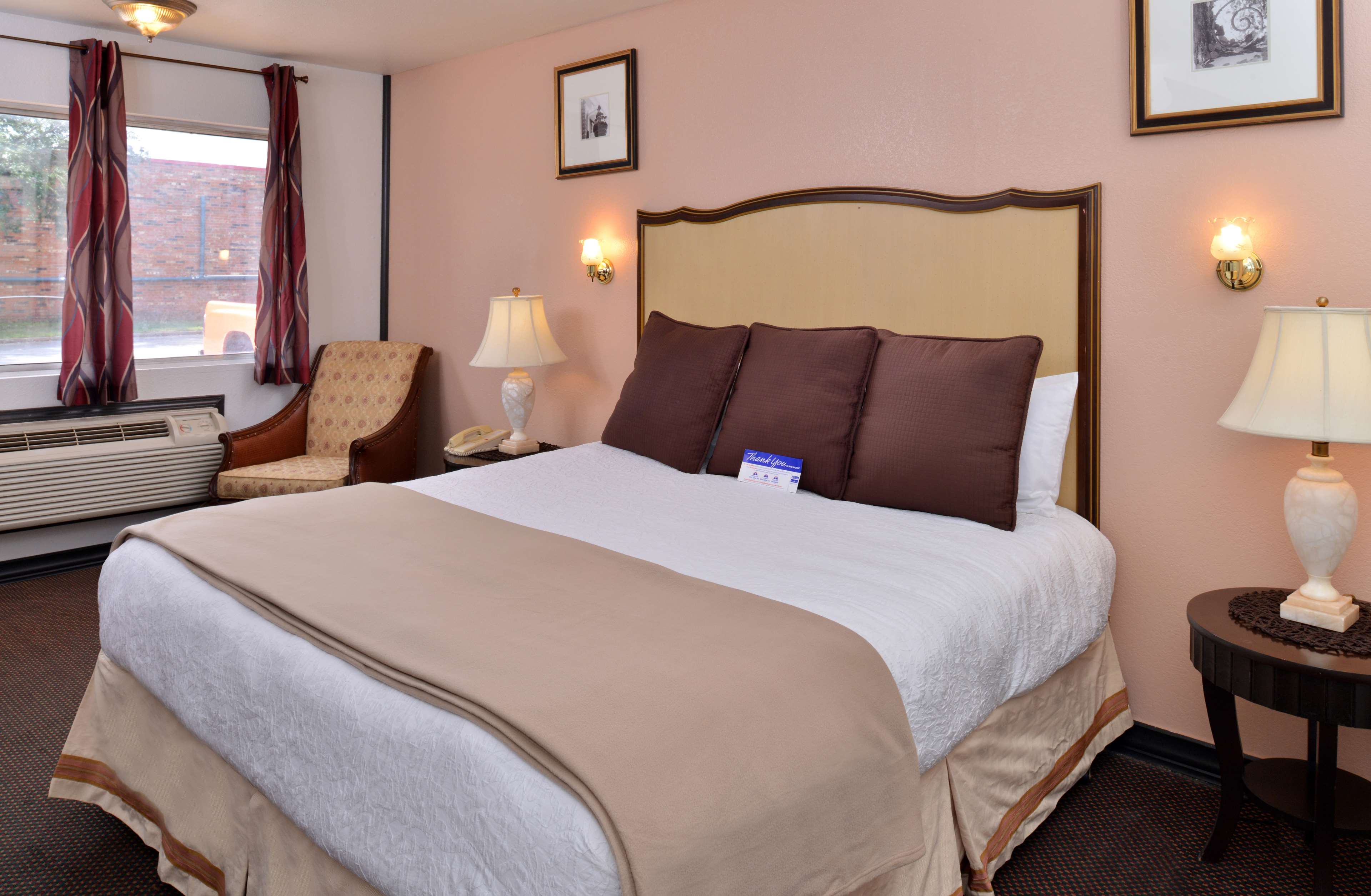 Castle Inn & Suites