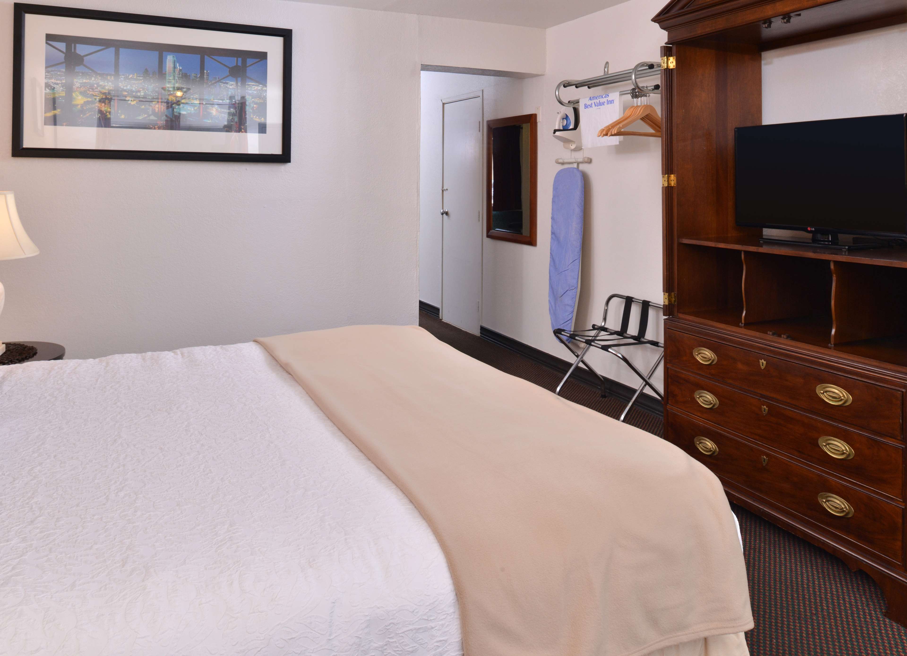 Castle Inn & Suites