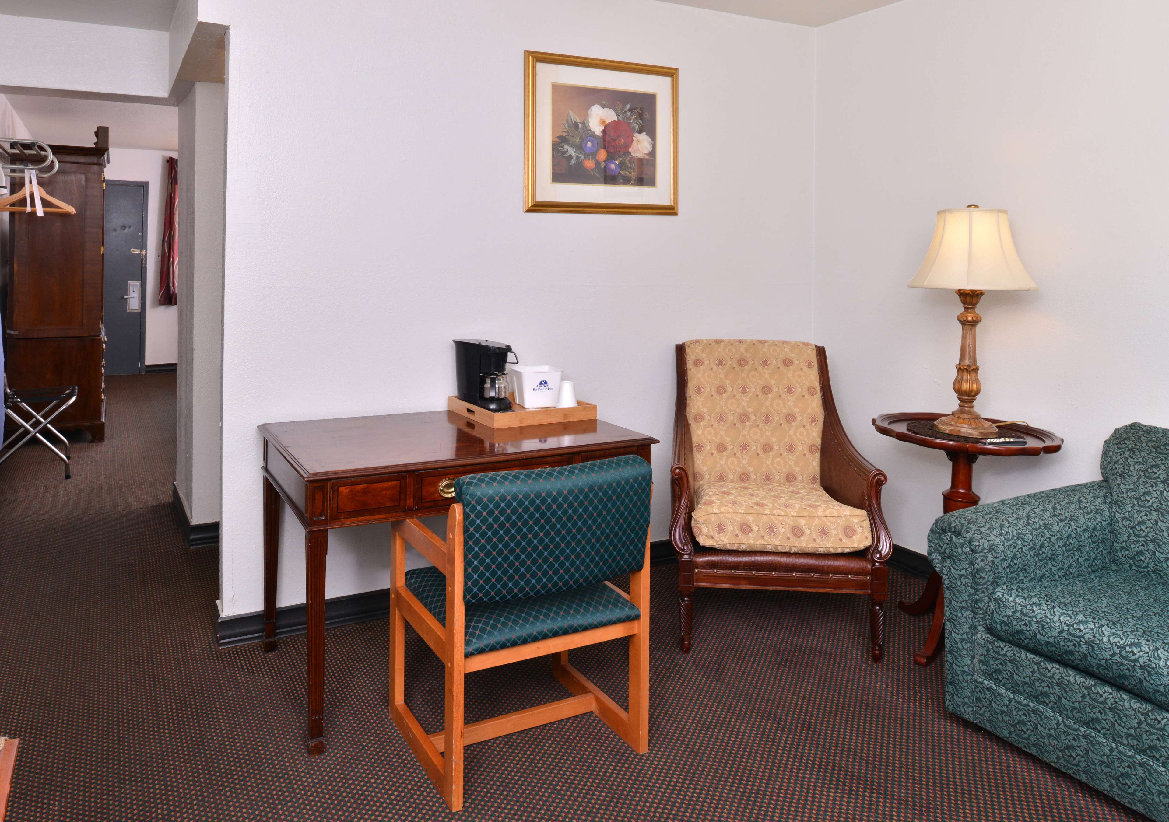 Castle Inn & Suites