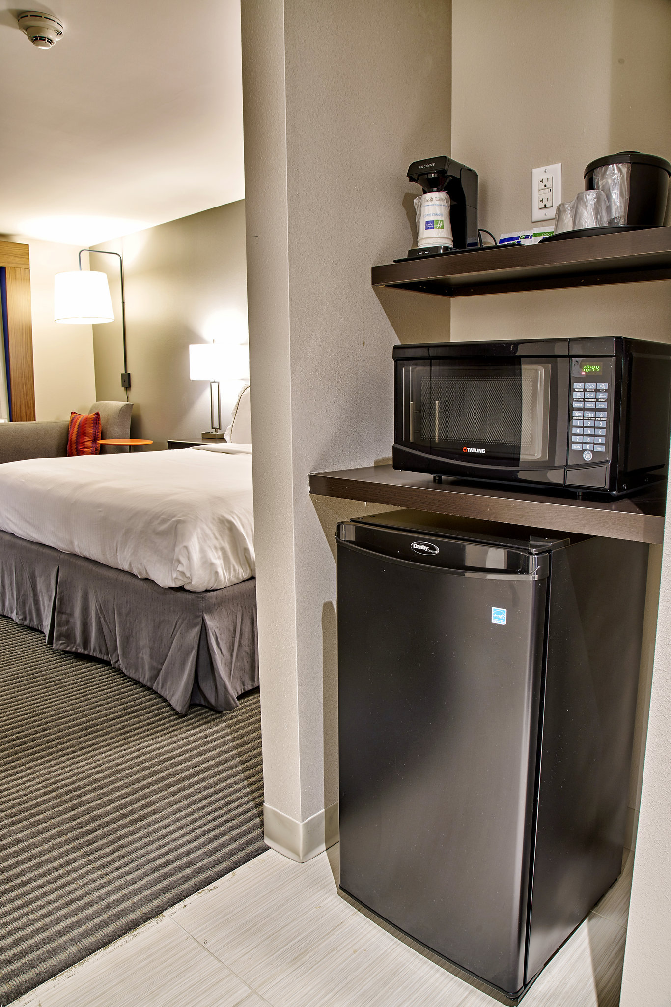 Holiday Inn Express & Suites Tulsa NE Claremore