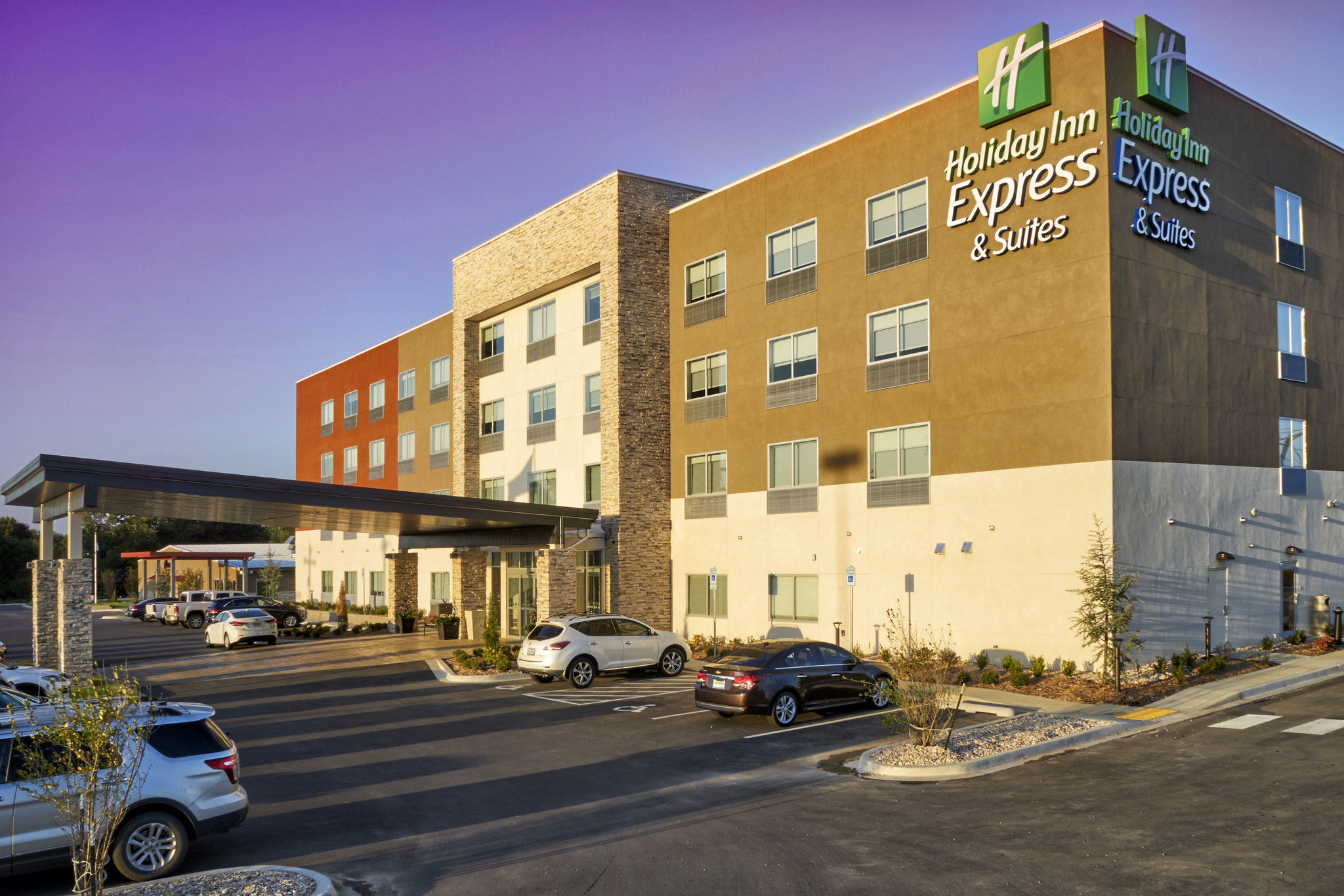 Holiday Inn Express & Suites Tulsa NE Claremore