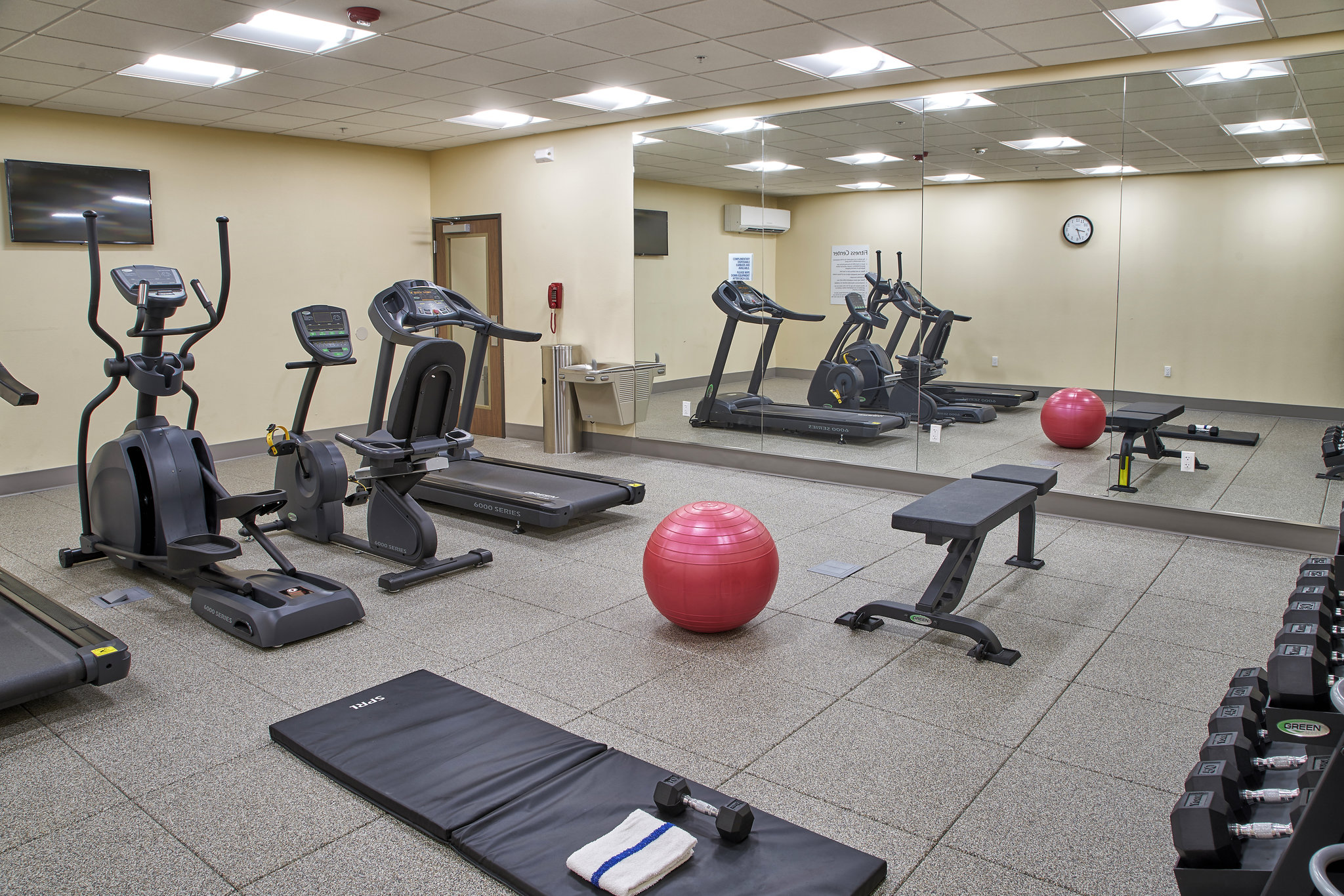 Holiday Inn Express & Suites Tulsa NE Claremore