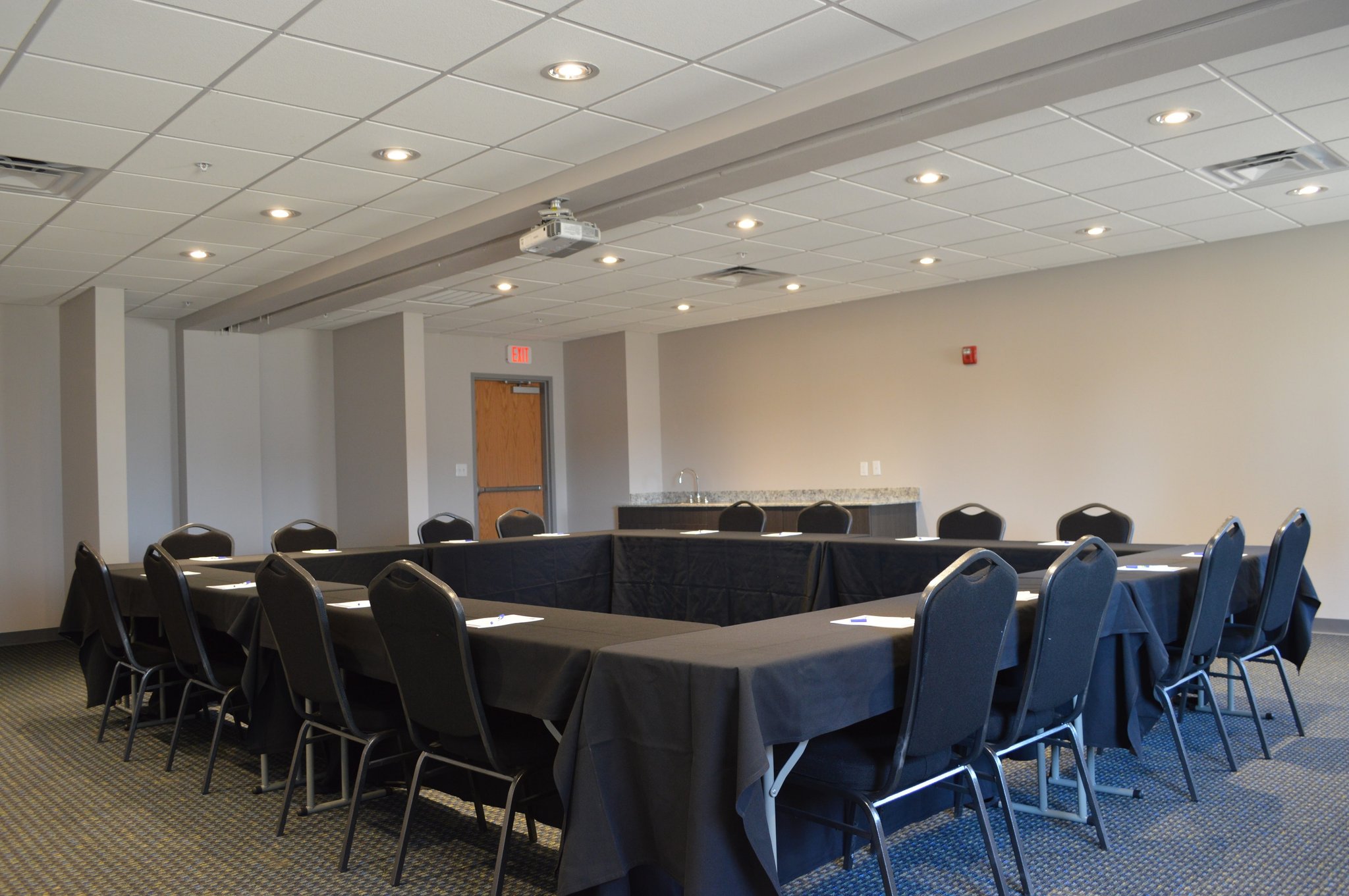 Holiday Inn Express & Suites Tulsa NE Claremore