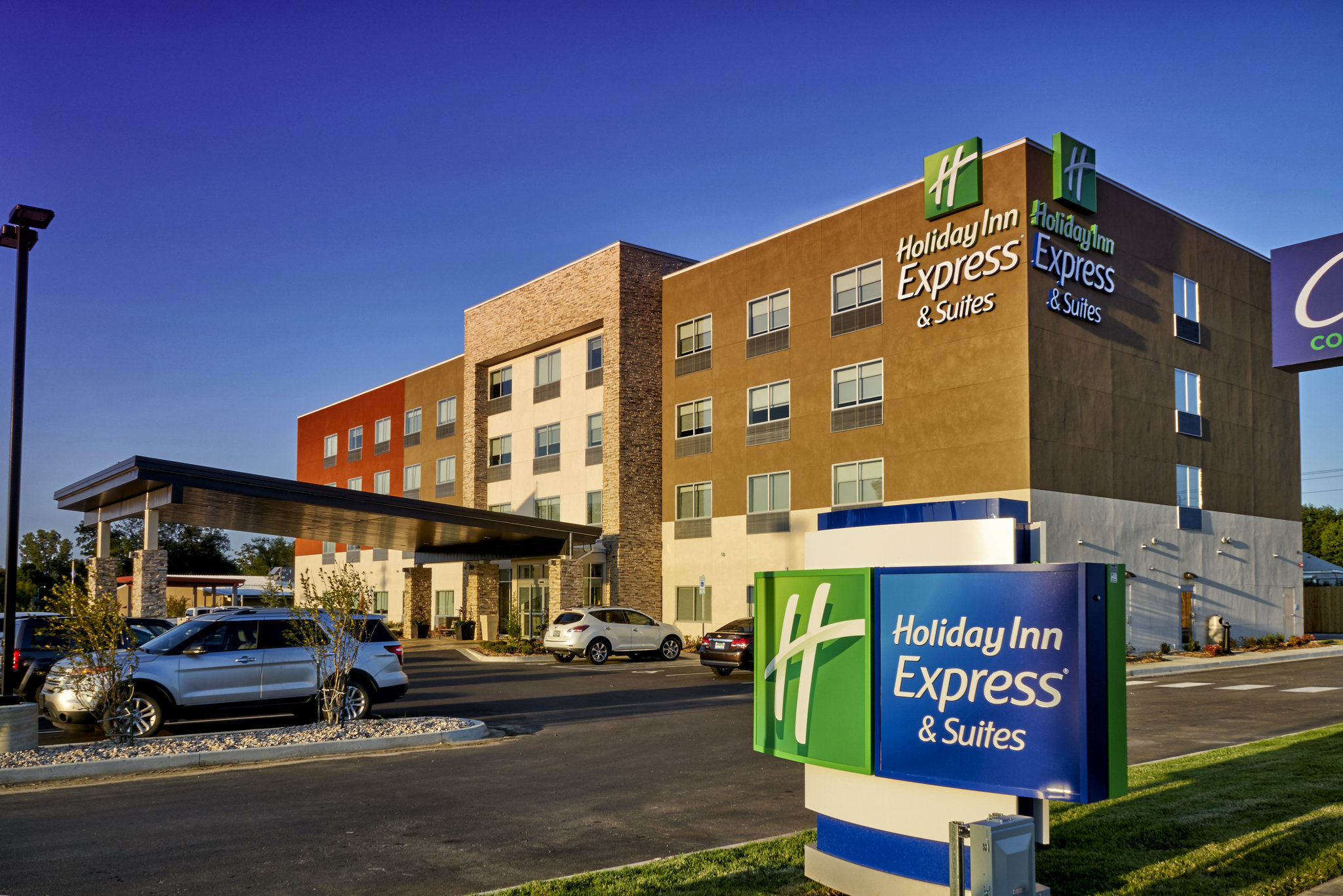 Holiday Inn Express & Suites Tulsa NE Claremore