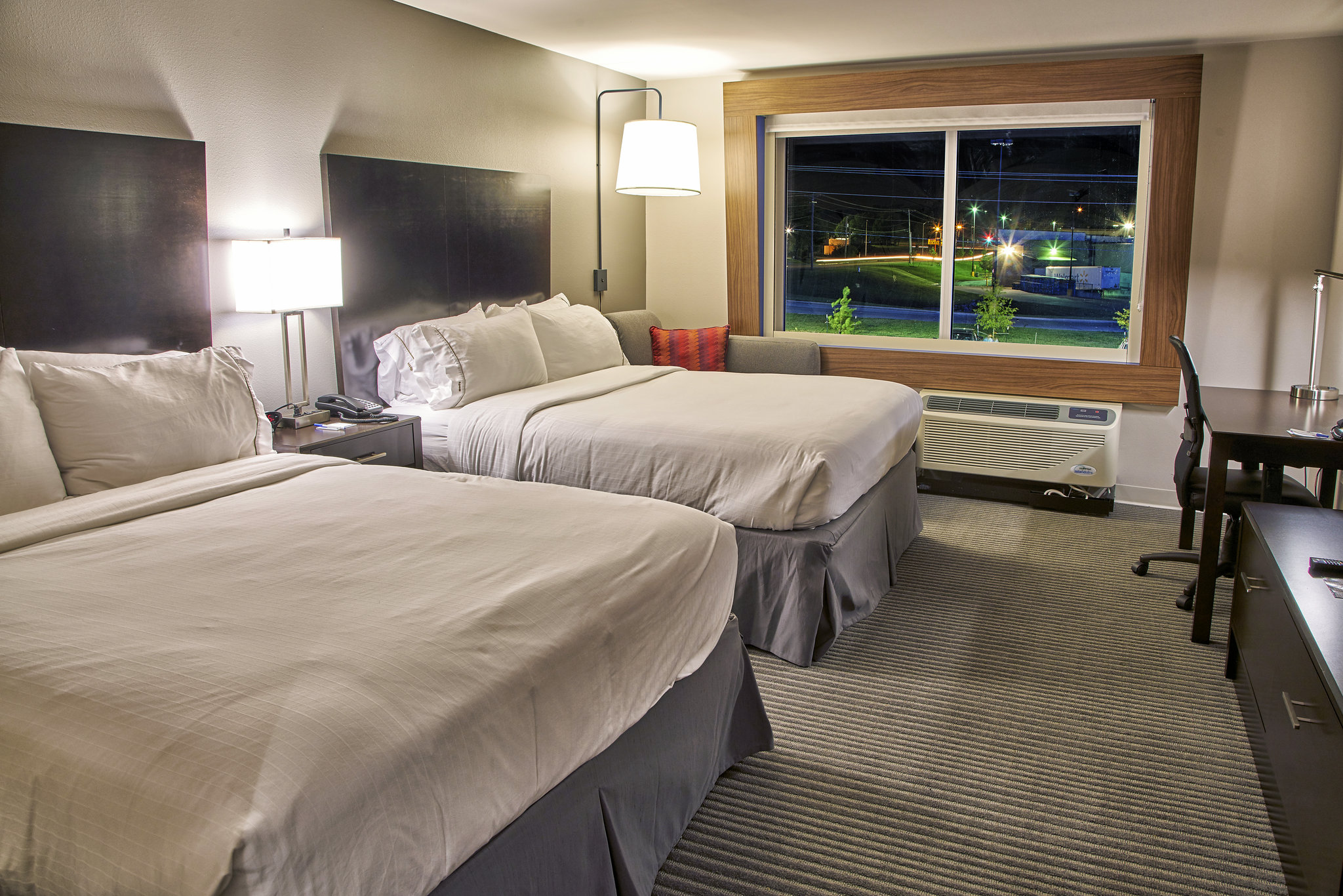 Holiday Inn Express & Suites Tulsa NE Claremore