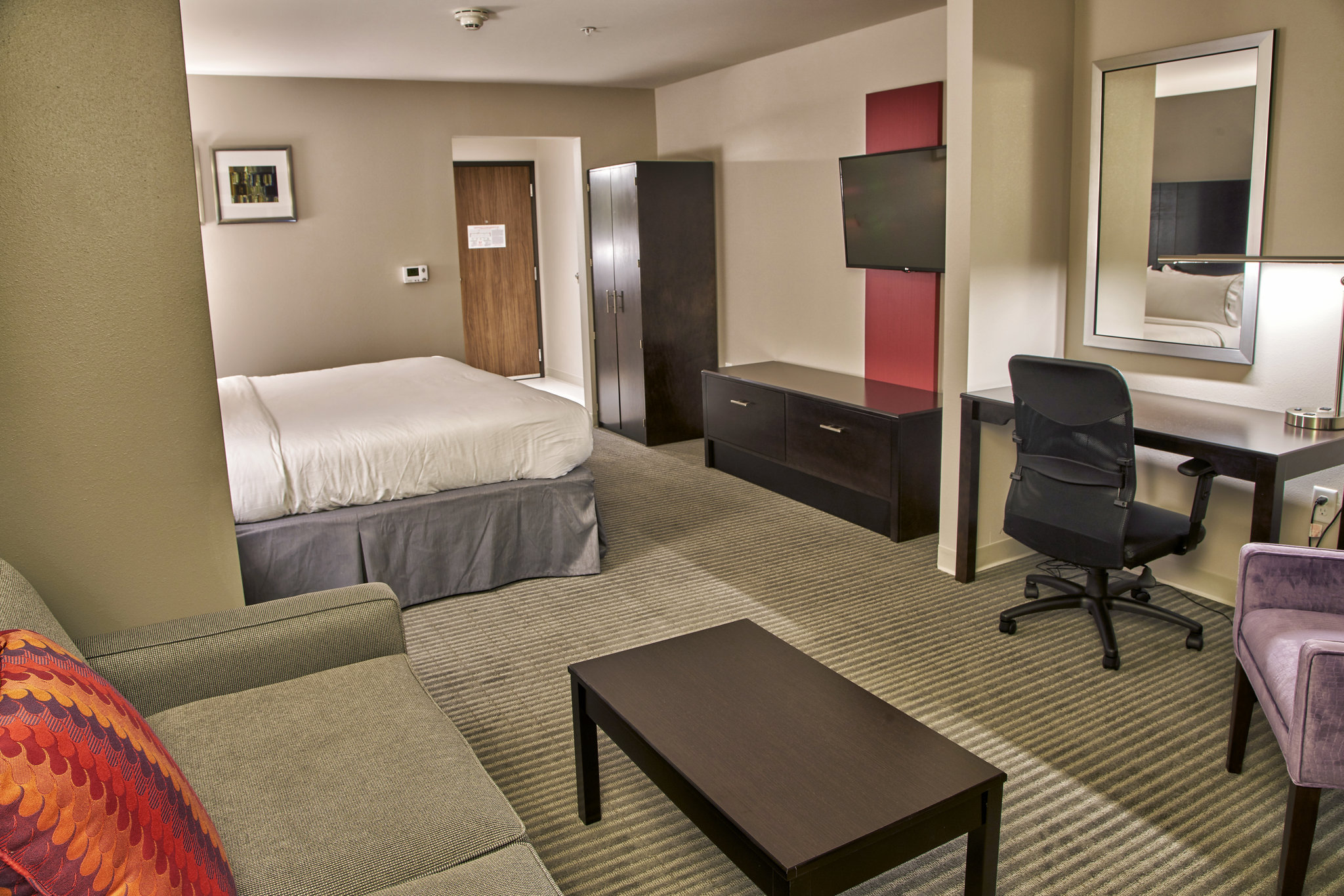 Holiday Inn Express & Suites Tulsa NE Claremore