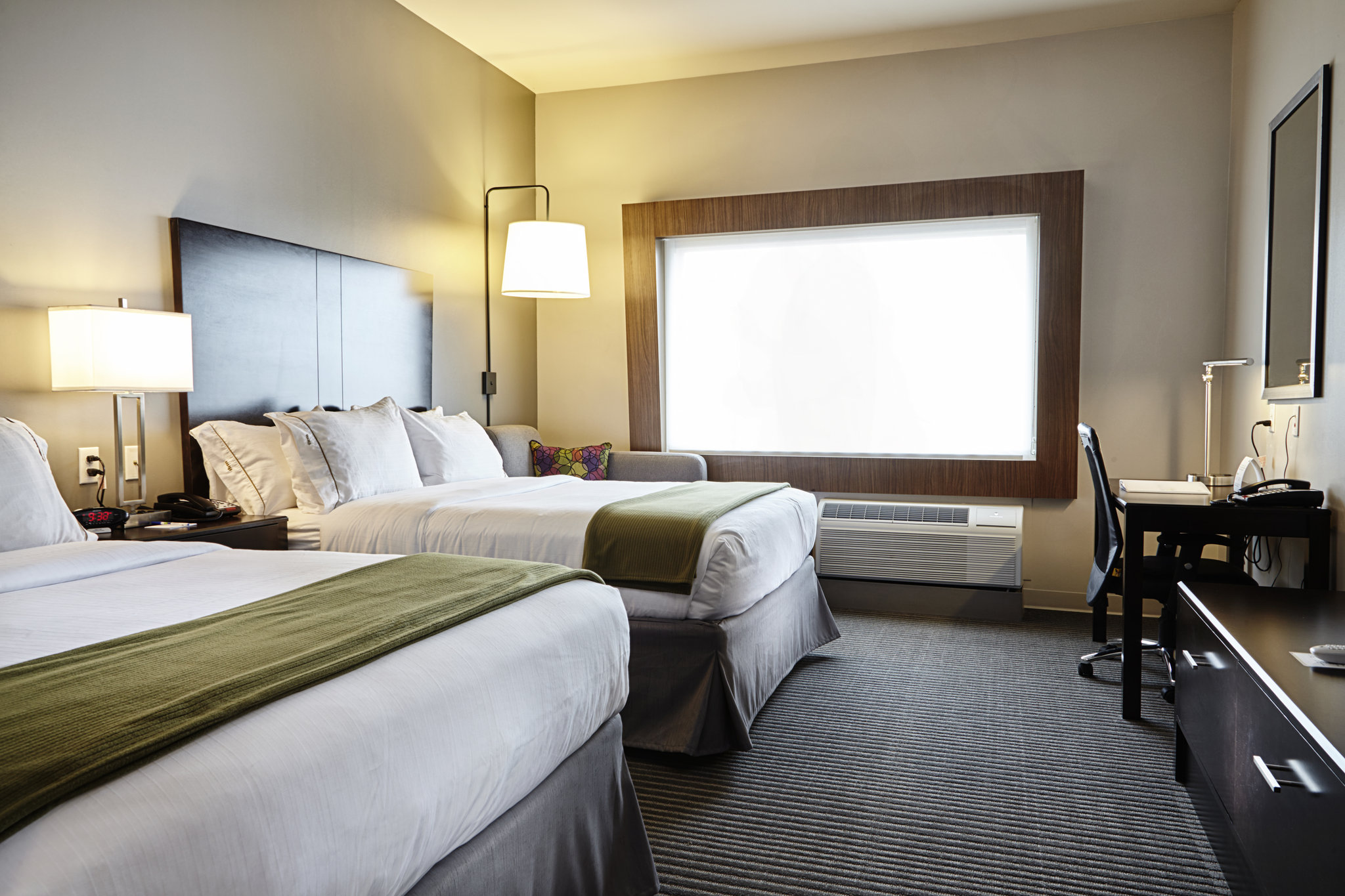 Holiday Inn Express & Suites Tulsa NE Claremore