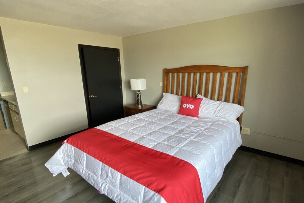 OYO Hotel Edmond - University of Central Oklahoma
