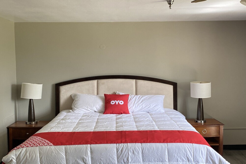 OYO Hotel Edmond - University of Central Oklahoma