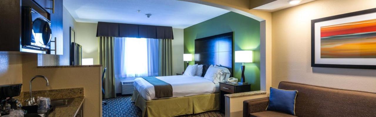 Holiday Inn Express & Suites Edmond