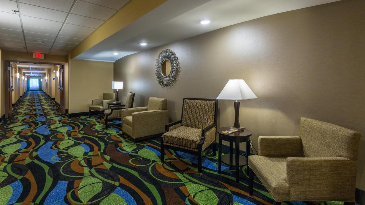 Holiday Inn Express & Suites Edmond