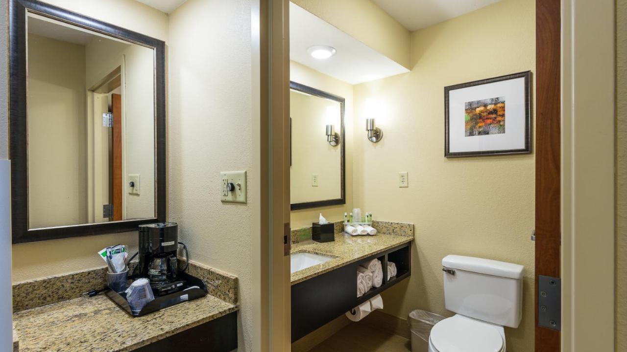 Holiday Inn Express & Suites Edmond