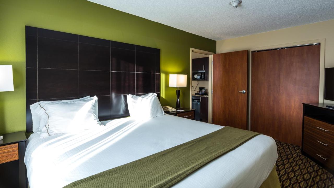 Holiday Inn Express & Suites Edmond