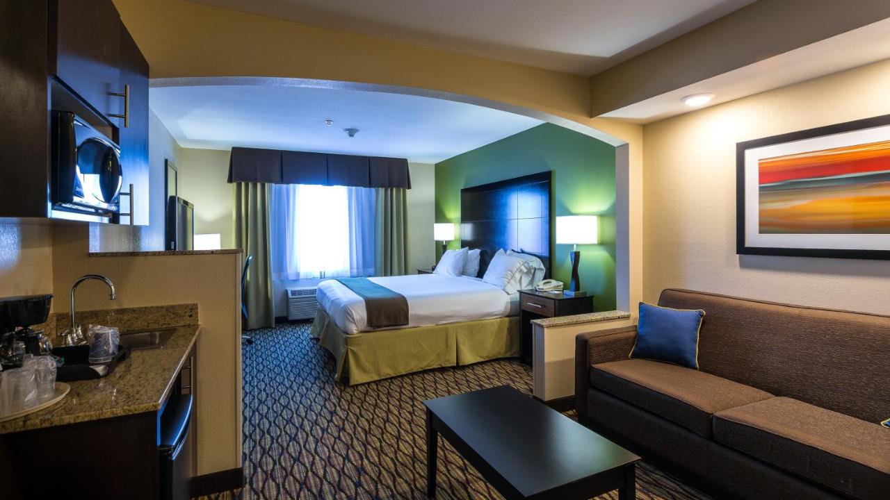 Holiday Inn Express & Suites Edmond