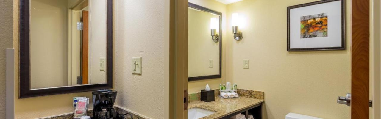 Holiday Inn Express & Suites Edmond