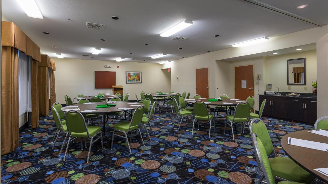 Holiday Inn Express & Suites Edmond