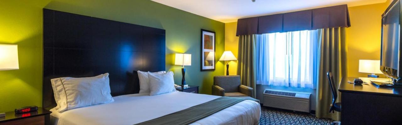 Holiday Inn Express & Suites Edmond