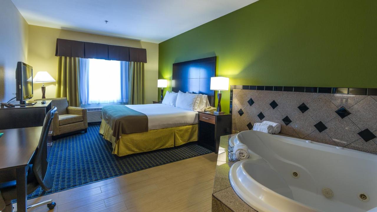Holiday Inn Express & Suites Edmond