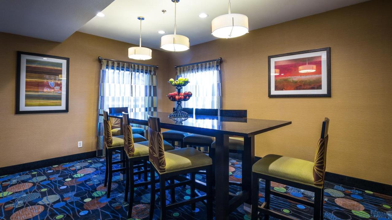 Holiday Inn Express & Suites Edmond