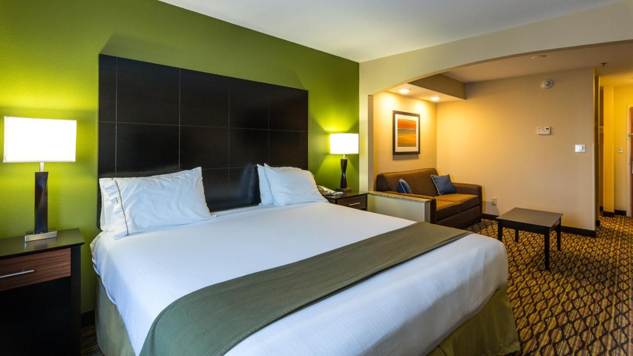 Holiday Inn Express & Suites Edmond
