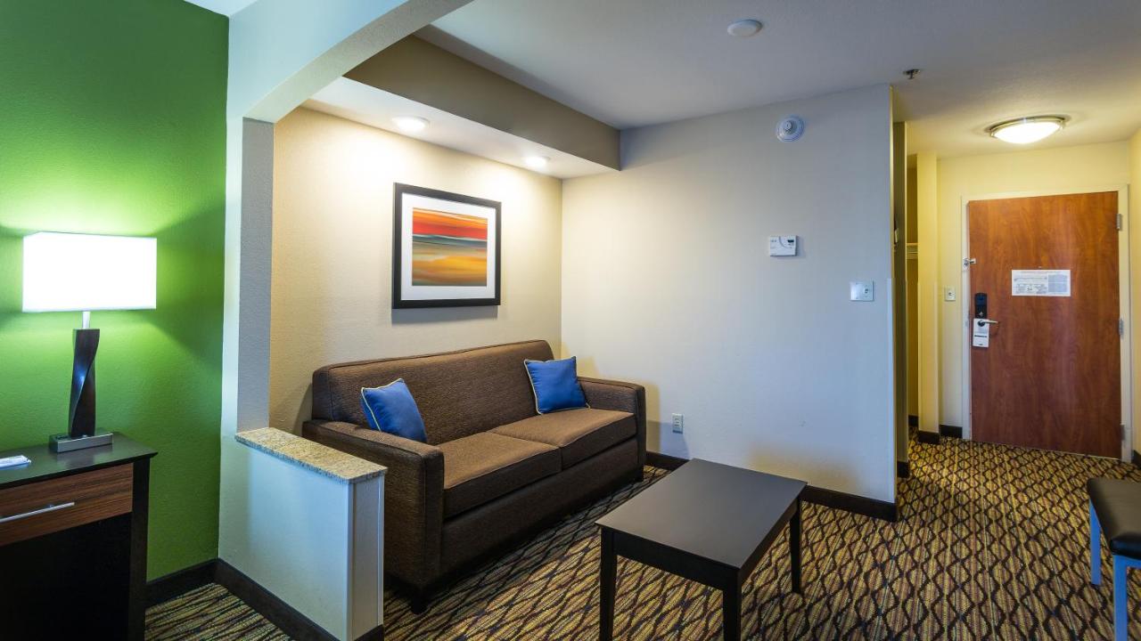 Holiday Inn Express & Suites Edmond