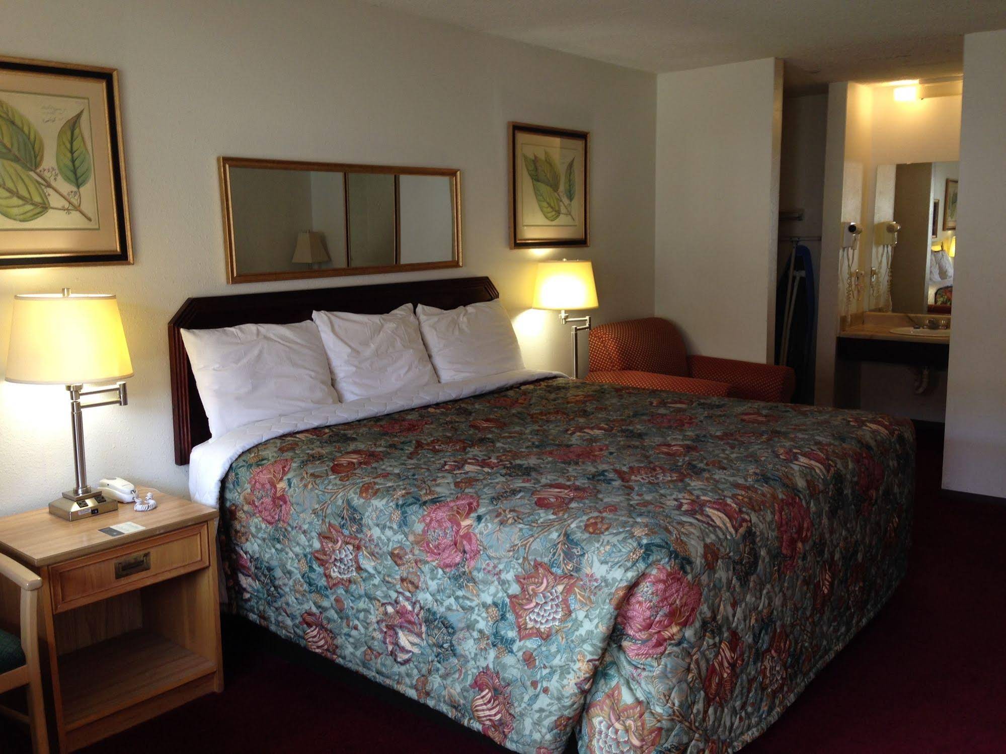 Red Carpet Inn & Suites Elk City