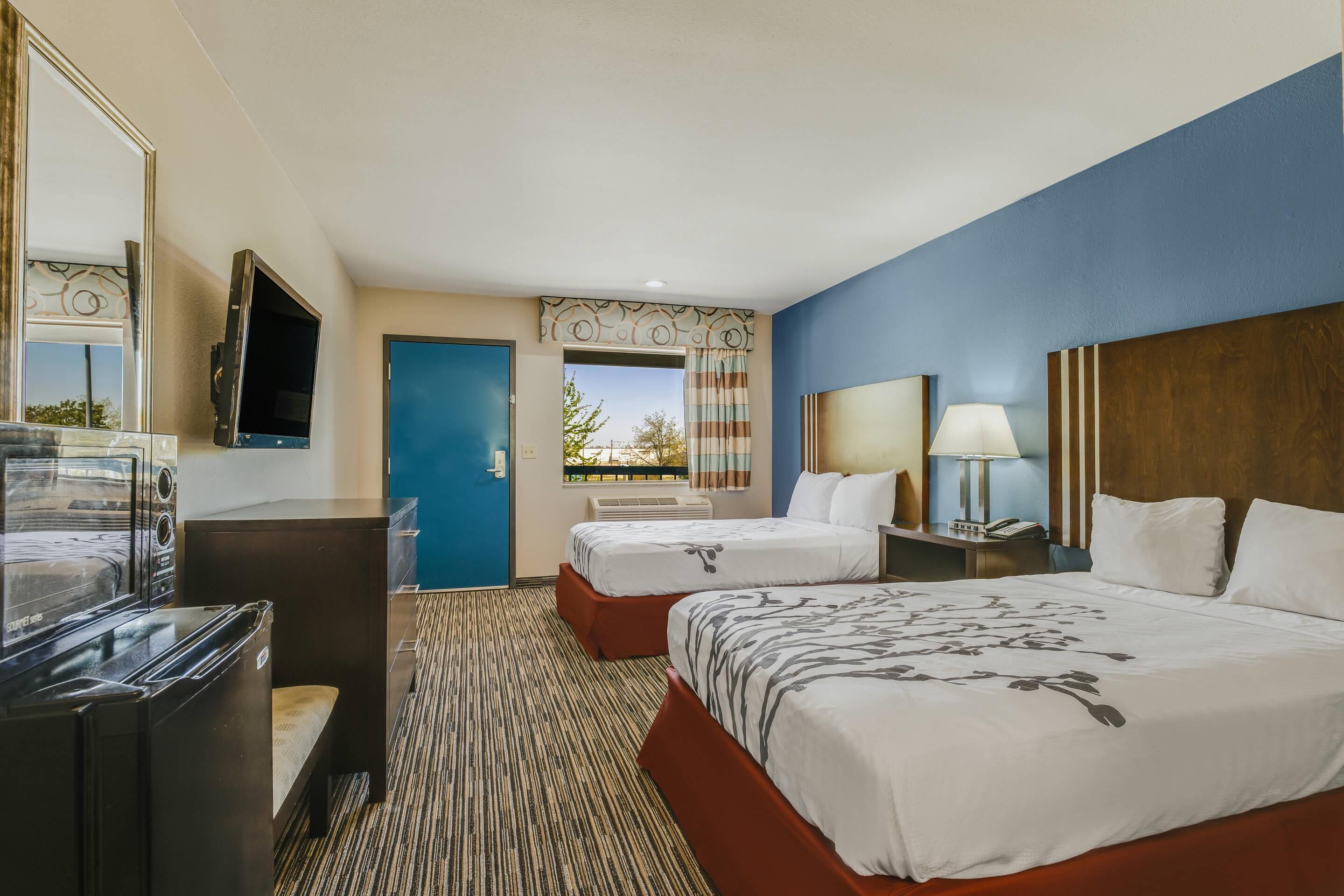 Econo Lodge Inn & Suites