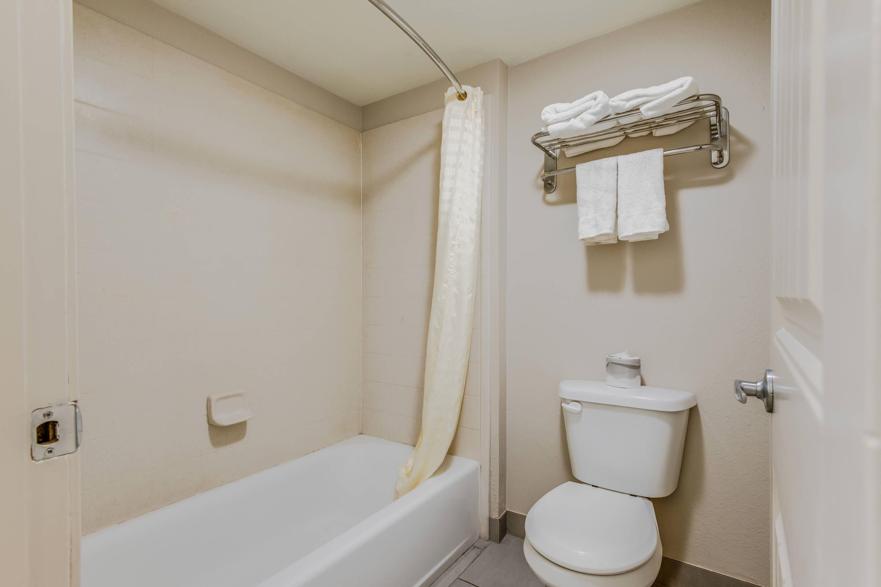 Econo Lodge Inn & Suites