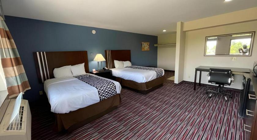 Econo Lodge Inn & Suites