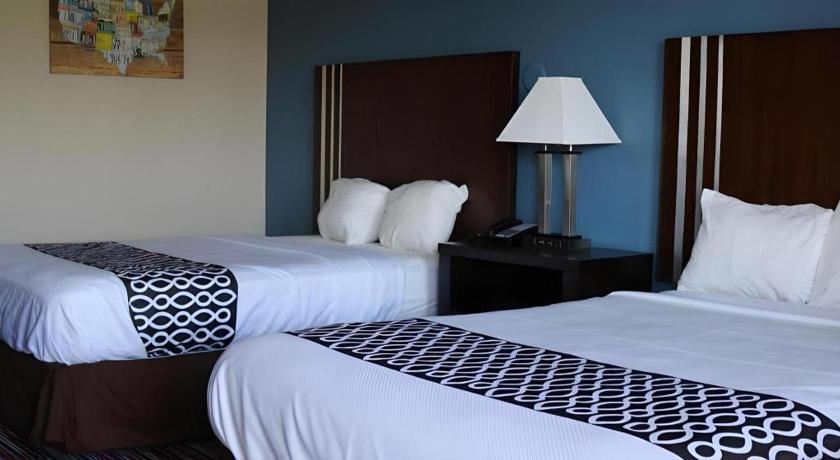 Econo Lodge Inn & Suites