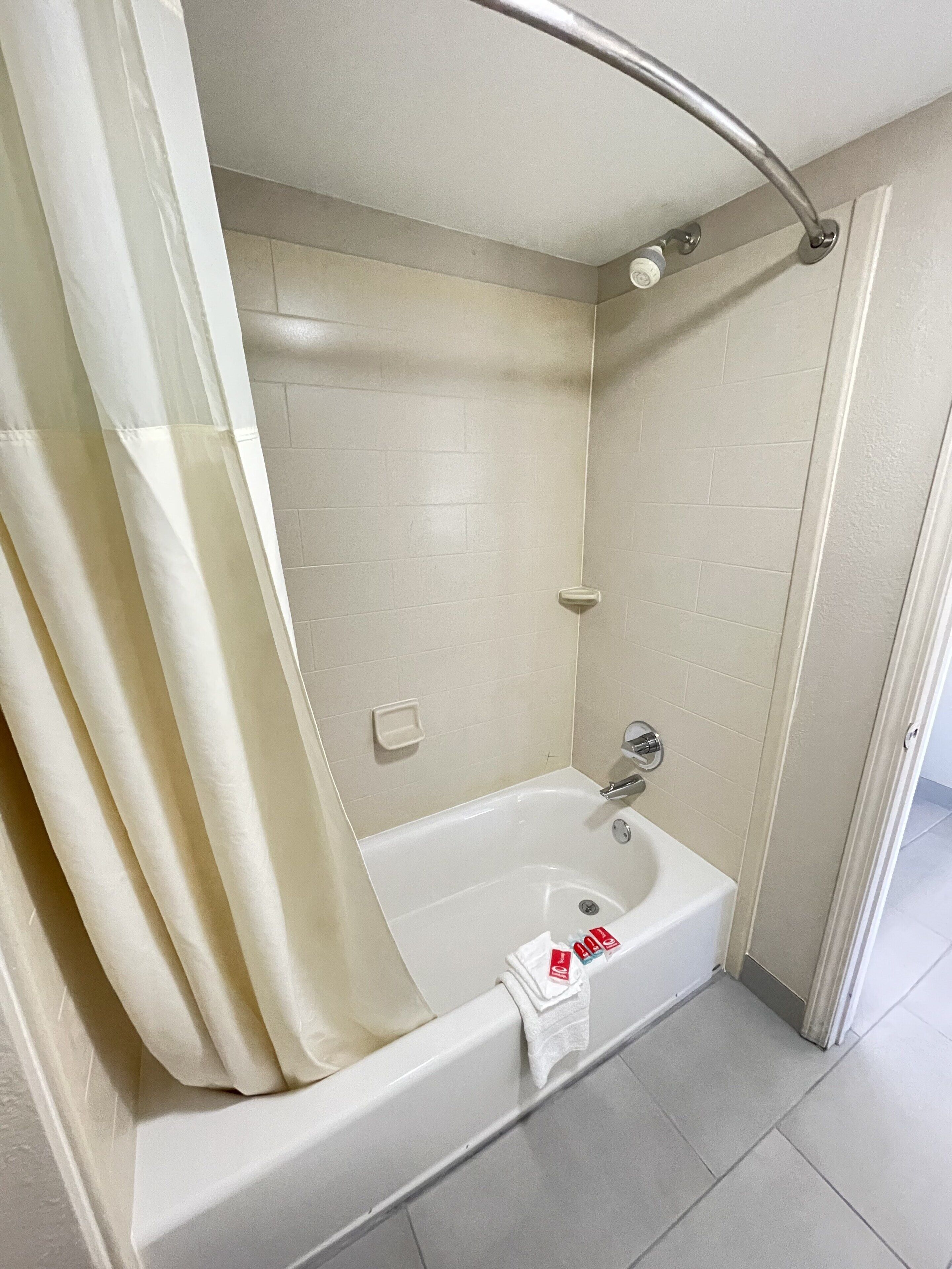 Econo Lodge Inn & Suites