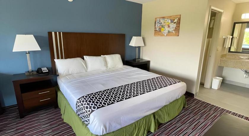 Econo Lodge Inn & Suites