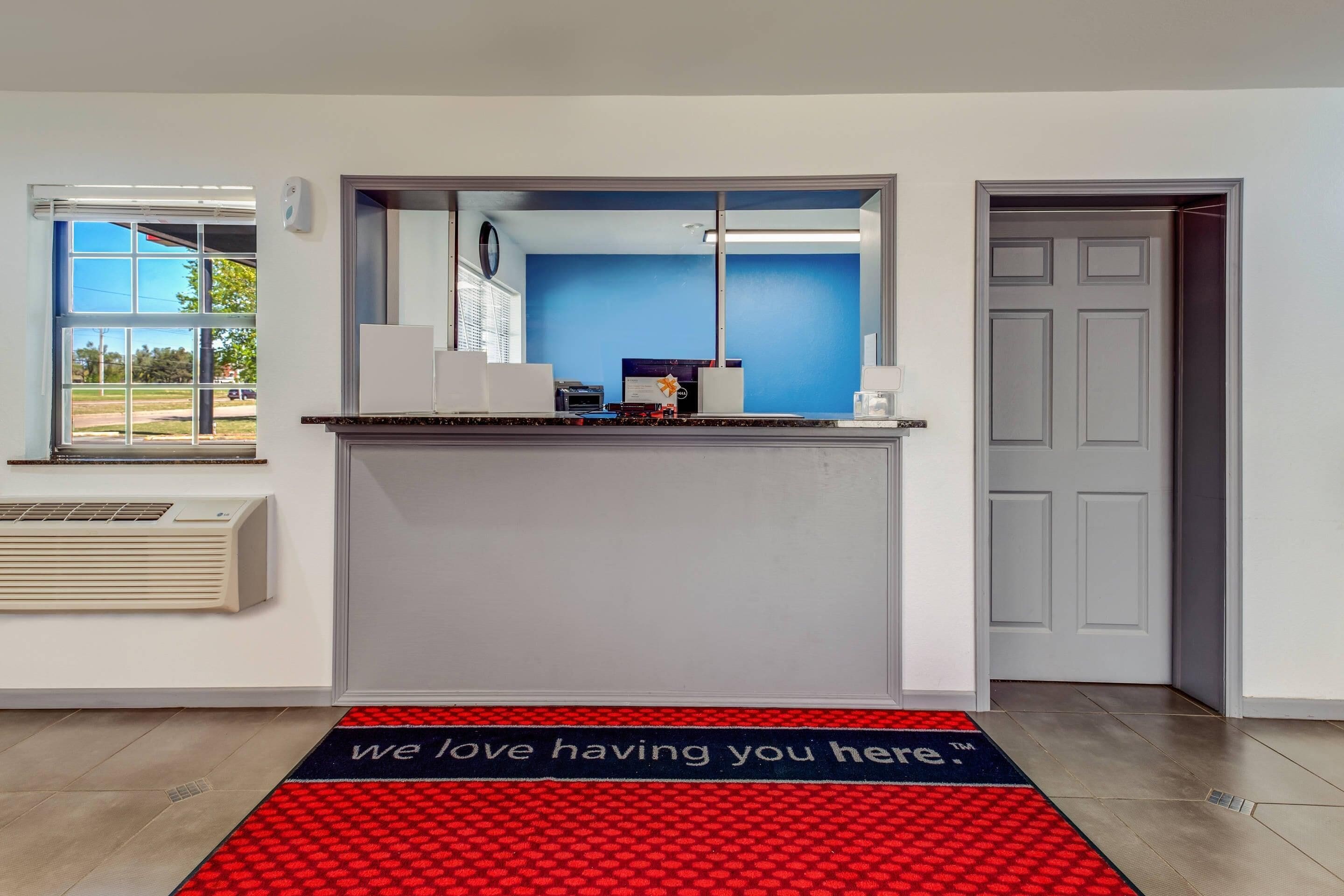 Econo Lodge Inn & Suites