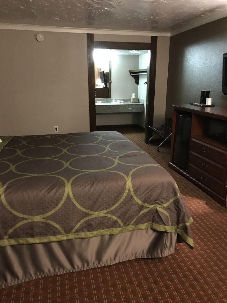 Super 8 by Wyndham Enid