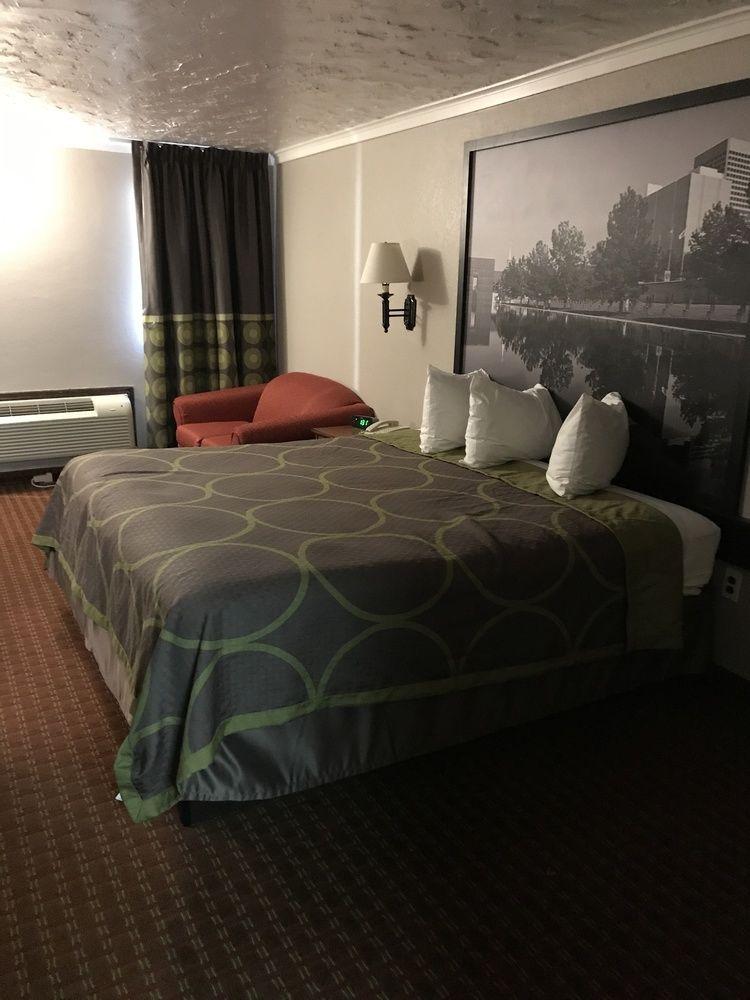 Super 8 by Wyndham Enid