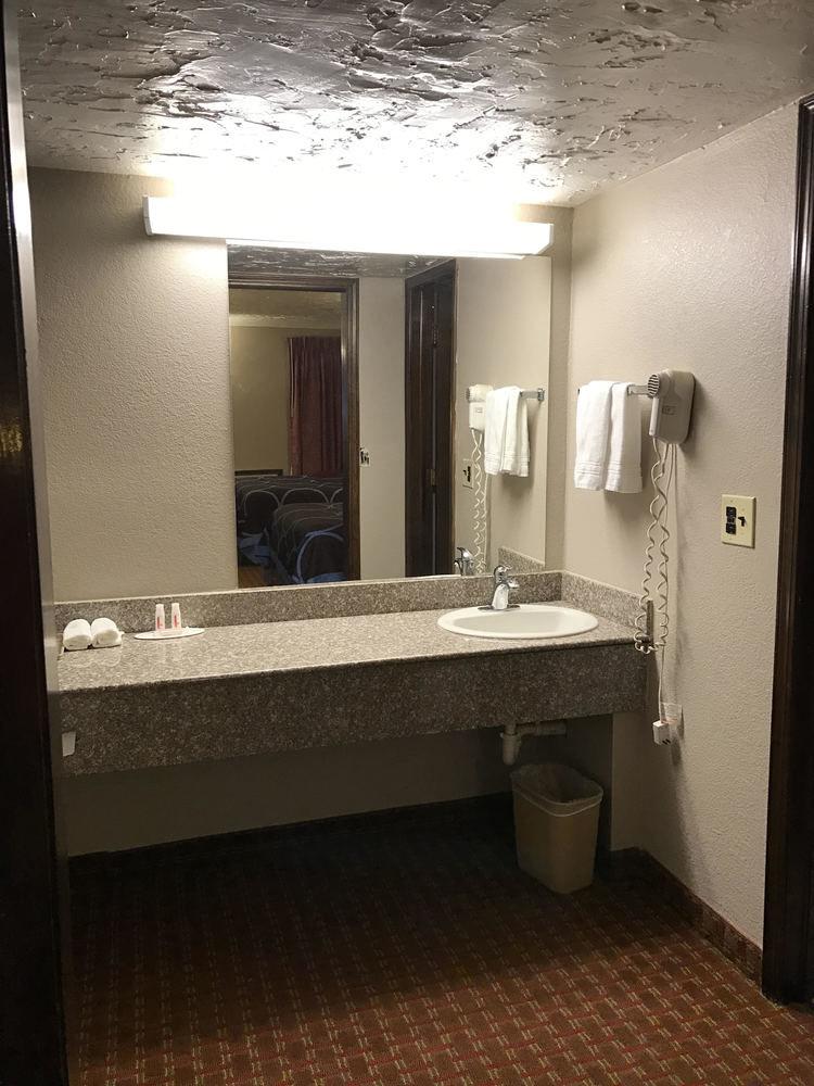 Super 8 by Wyndham Enid