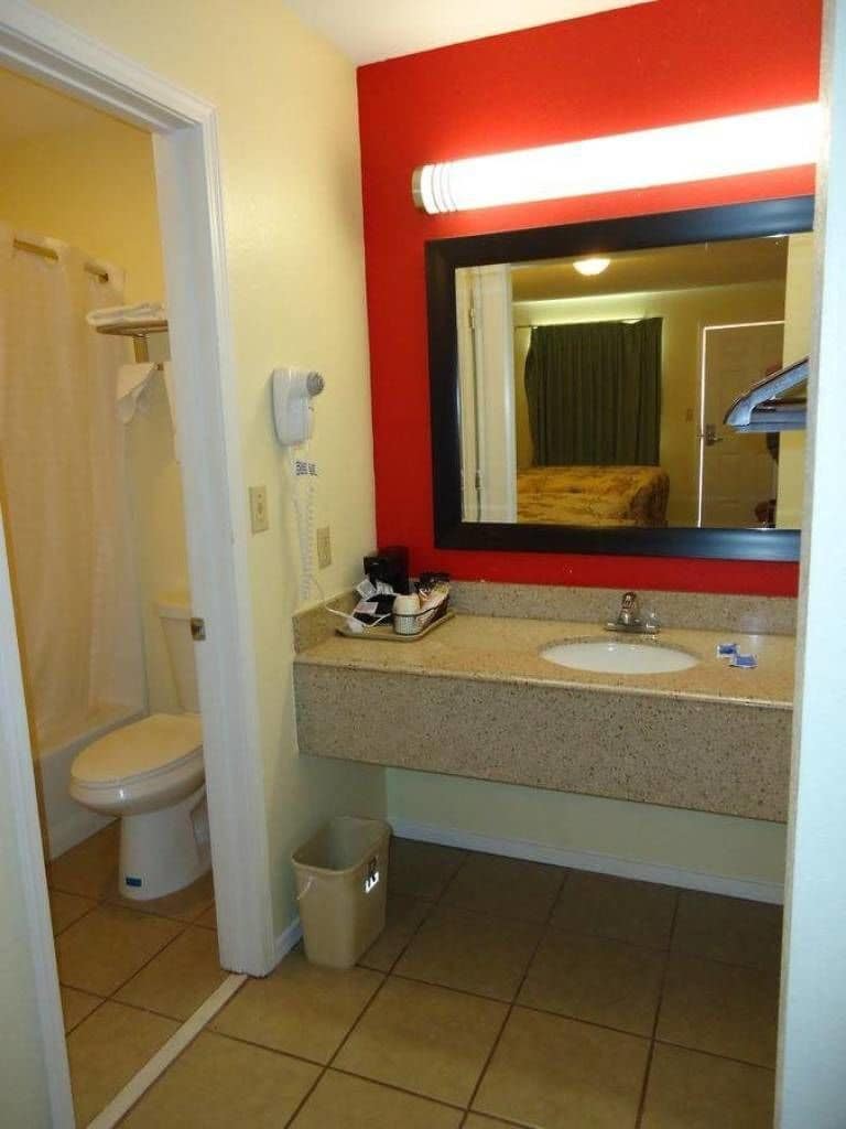 Suite 16 Motel