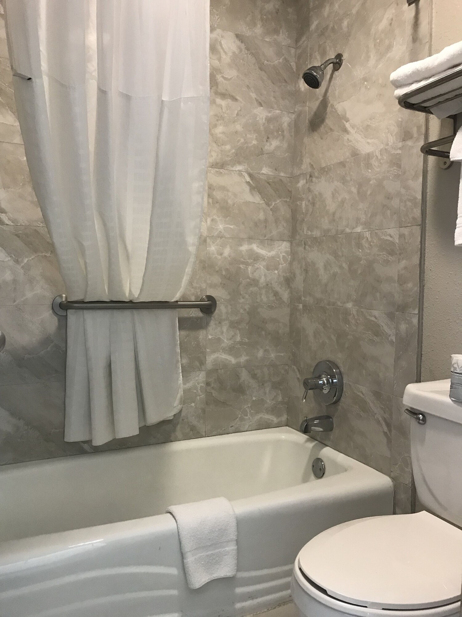 Days Inn by Wyndham Grove