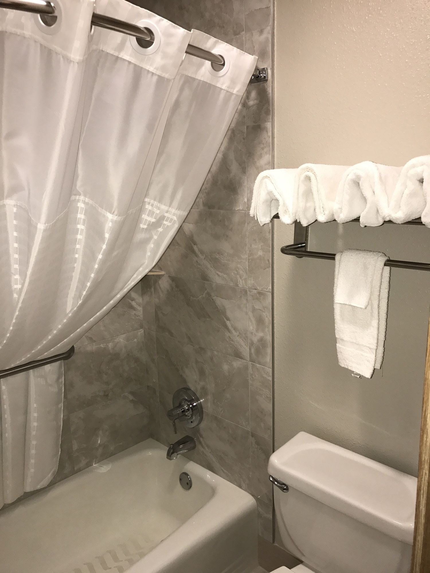 Days Inn by Wyndham Grove